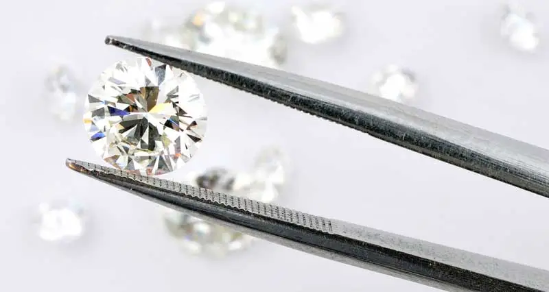 Synthetische Diamanten und echte Diamanten unterscheiden