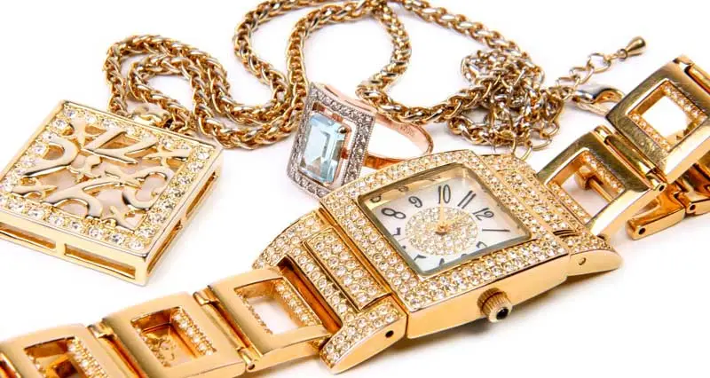 Goldkette, Diamantenring, Goldene Uhr